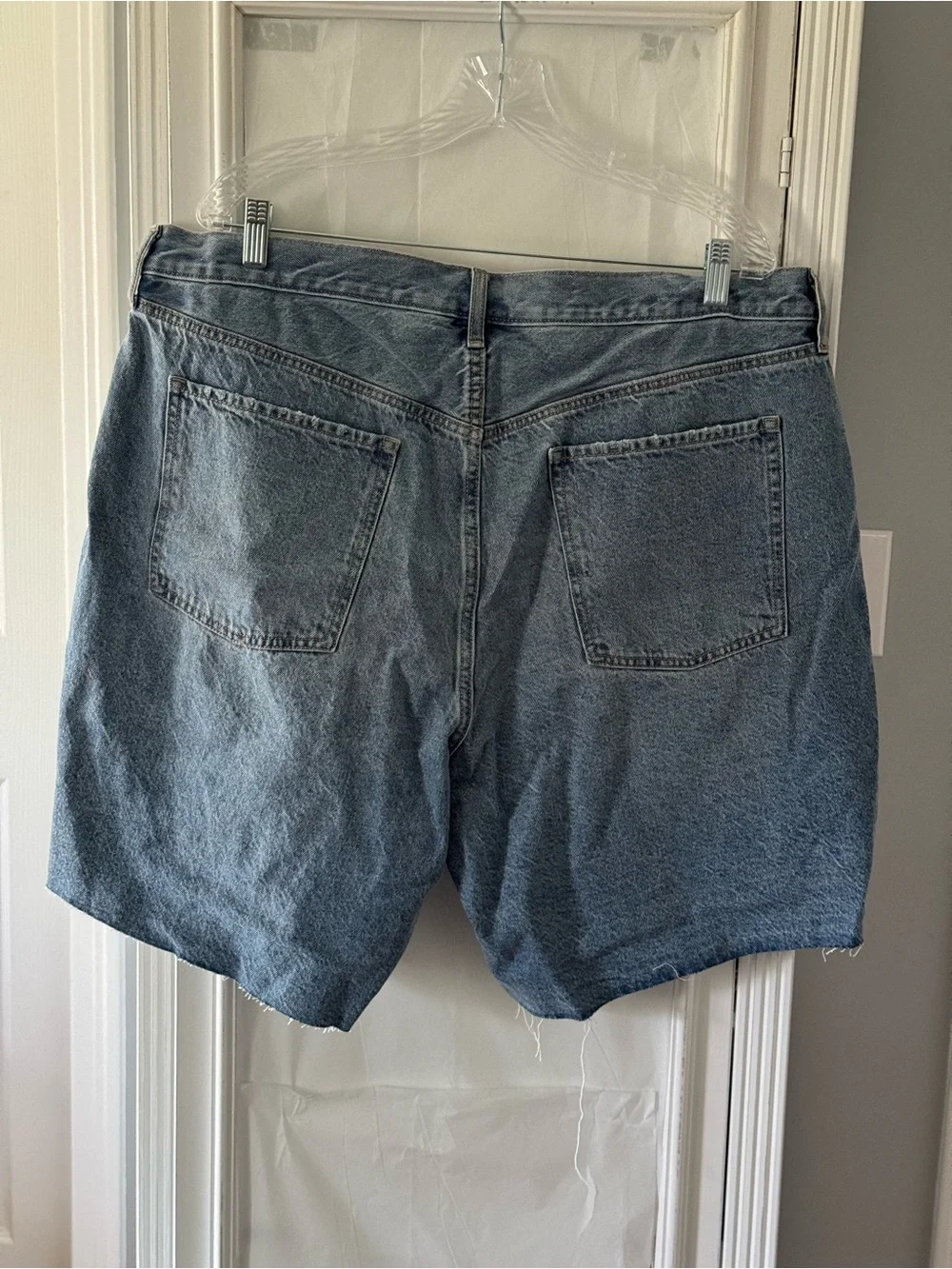 NWT Old Navy Mid-Rise Baggy Denim Shorts - Medium Wash Size 18